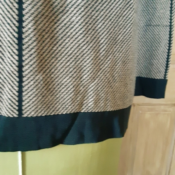 FOXCROFT Long Sleeve Top w/Buttons Down the Back Size Medium - Picture 4 of 11